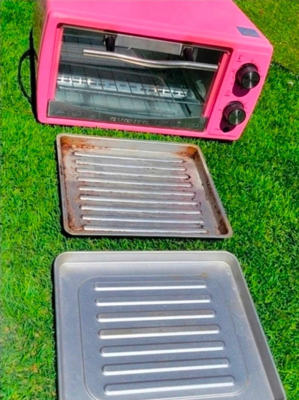Pink Countertop Toaster Oven - Picture 3 of 3
